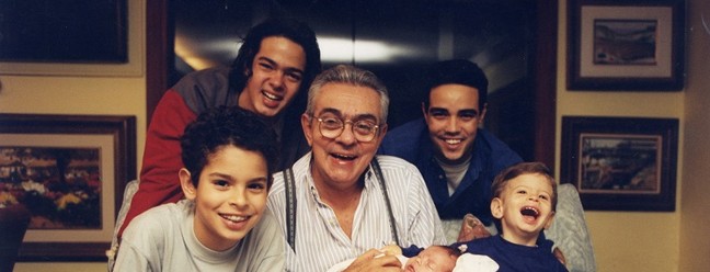 Chico Anysio com os filhos netos — Foto: Globo-Arquivo