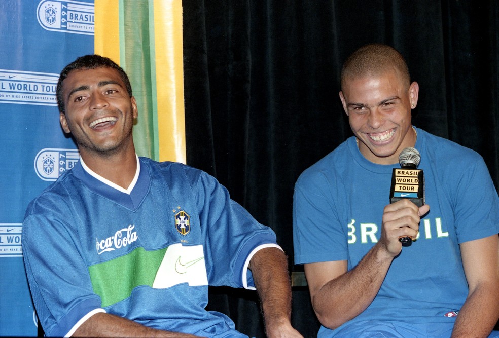 Romário e Ronaldo Fenômeno eram dupla de ataque na seleção brasileira de 1997 — Foto: Julio César Guimarães / Agência O Globo