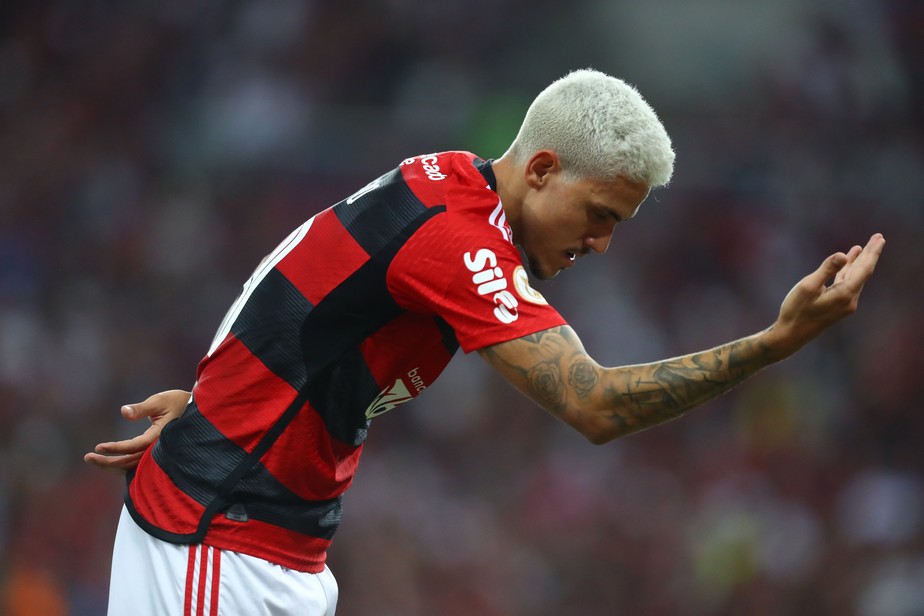 Pedro comemora seu gol