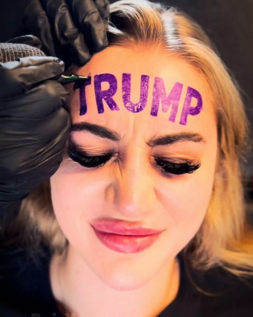 Rain Monroe com 'TRUMP' tatuado na testa &mdash; Foto: Reprodu&ccedil;&atilde;o/Instagram