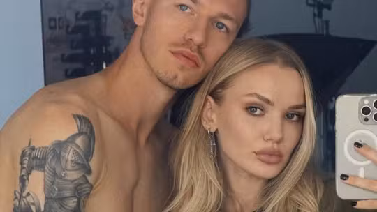 Safonov, o Guardião Tricolor que Conquistou a Intercontinental: Esposa Celebra 