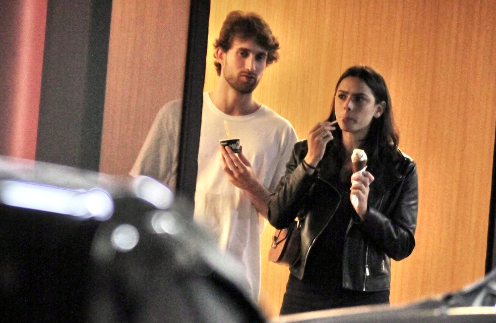 Ator e músico, filho mais velho de Adriana Esteves curte passeio e ...