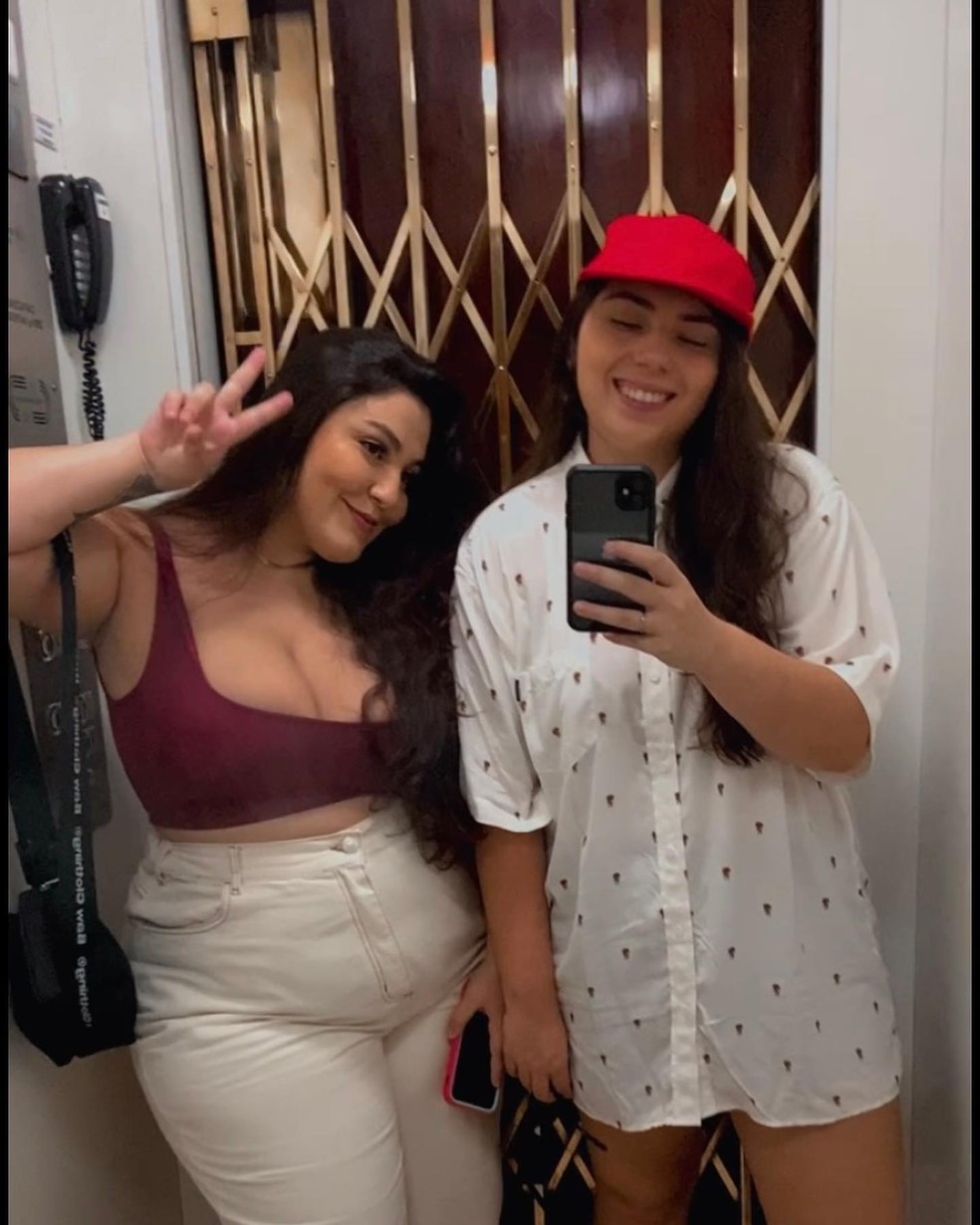 Vica Brenner com a namorada Letícia Leal — Foto: reprodução/ instagram