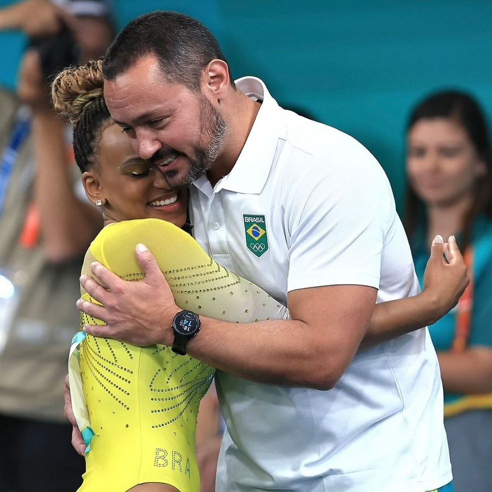 Rebeca Andrade tem parceria de ouro desde a infância com o técnico Francisco Porath, que até já morou com ela: 'Sou como um pai' — Foto: reprodução