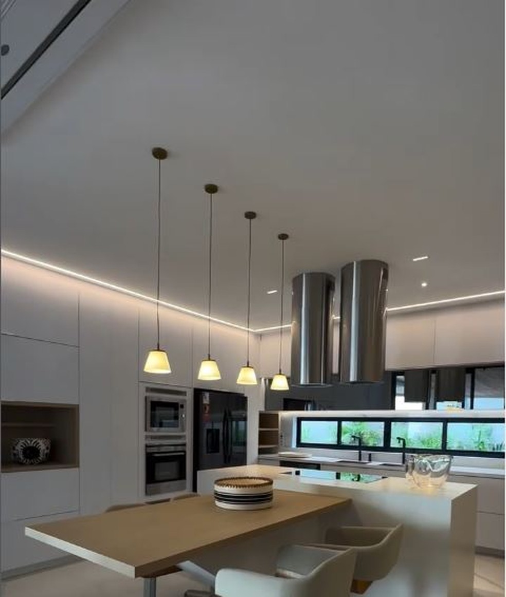 Lucas Paquetá constrói mansão para os pais — Foto: Studio Lucio Nocito/ instagram