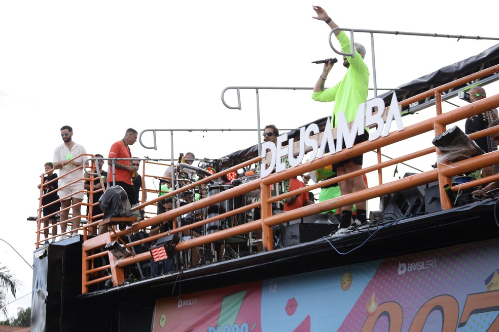 Matteus Amaral curtindo seu primeiro bloco de carnaval em Belo Horizonte — Foto: Fernando Alves