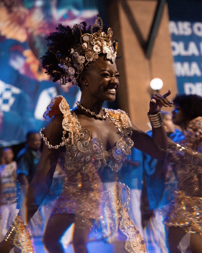 Rainha de bateria da Beija-Flor desfilou grávida; saiba quem é