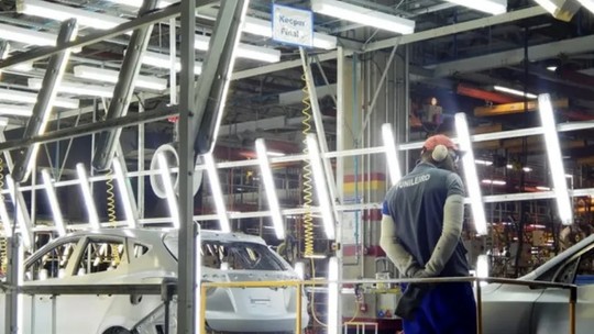 IBGE: com queda na fabricação de carros, produção industrial recua 0,6% em abril