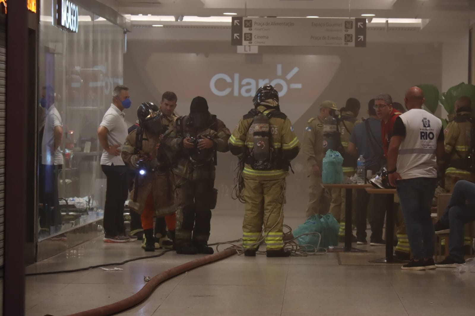 Incêndio em shopping no Rio de Janeiro deixa dois mortos e revela falhas no plano de emergência