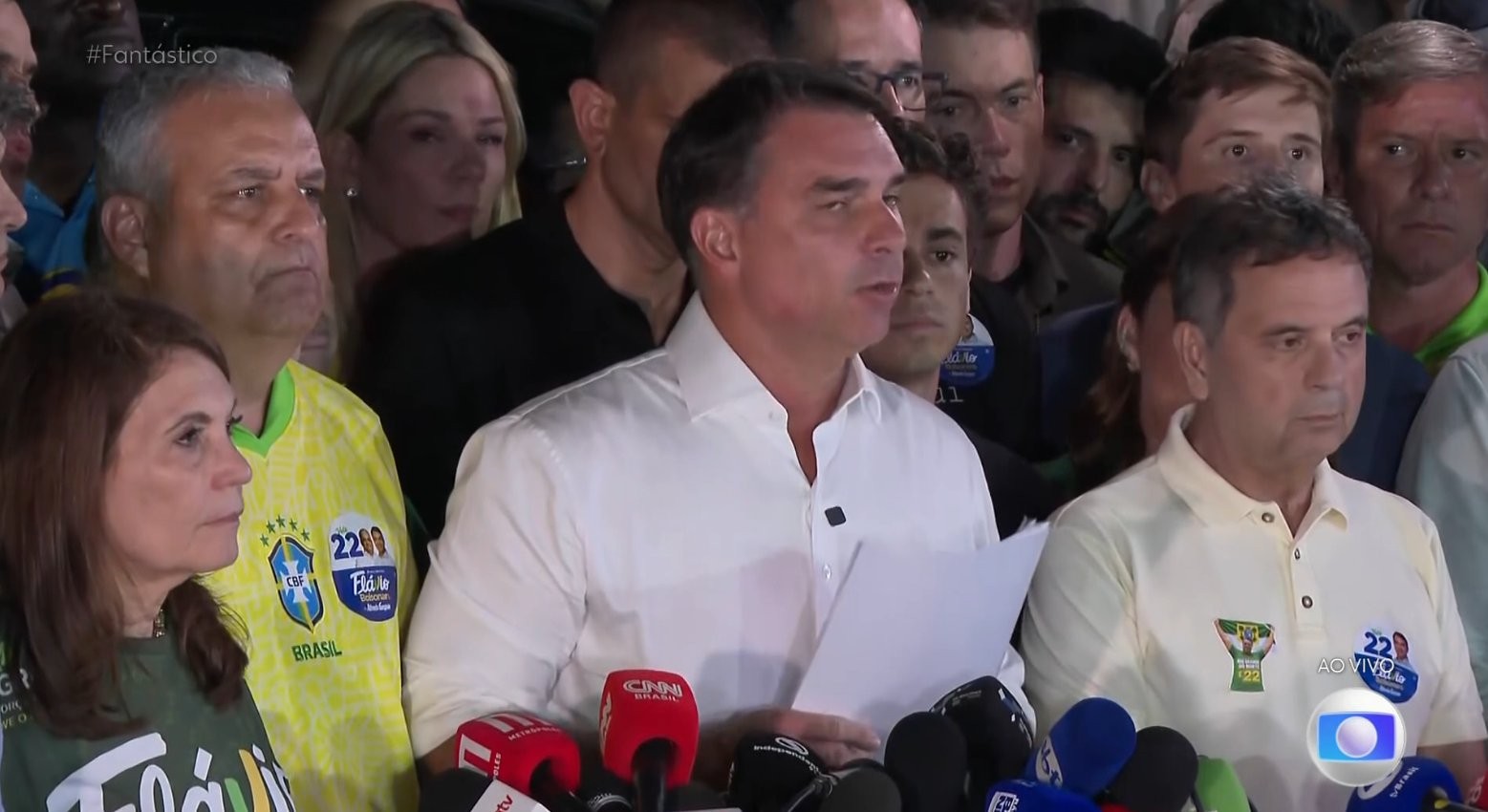 Flávio Bolsonaro anuncia que vai pedir anulação das eleições