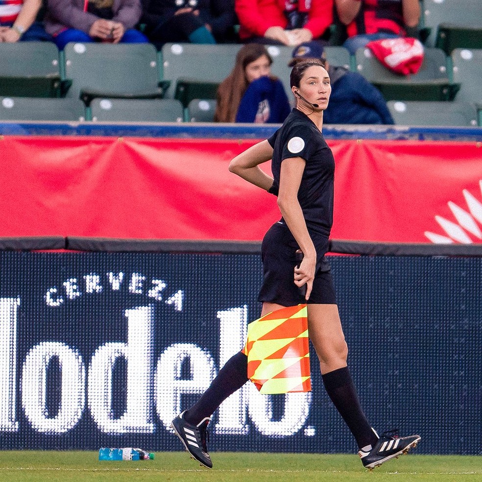 A árbitra Katy Nesbitt — Foto: @Concacaf/reprodução/X
