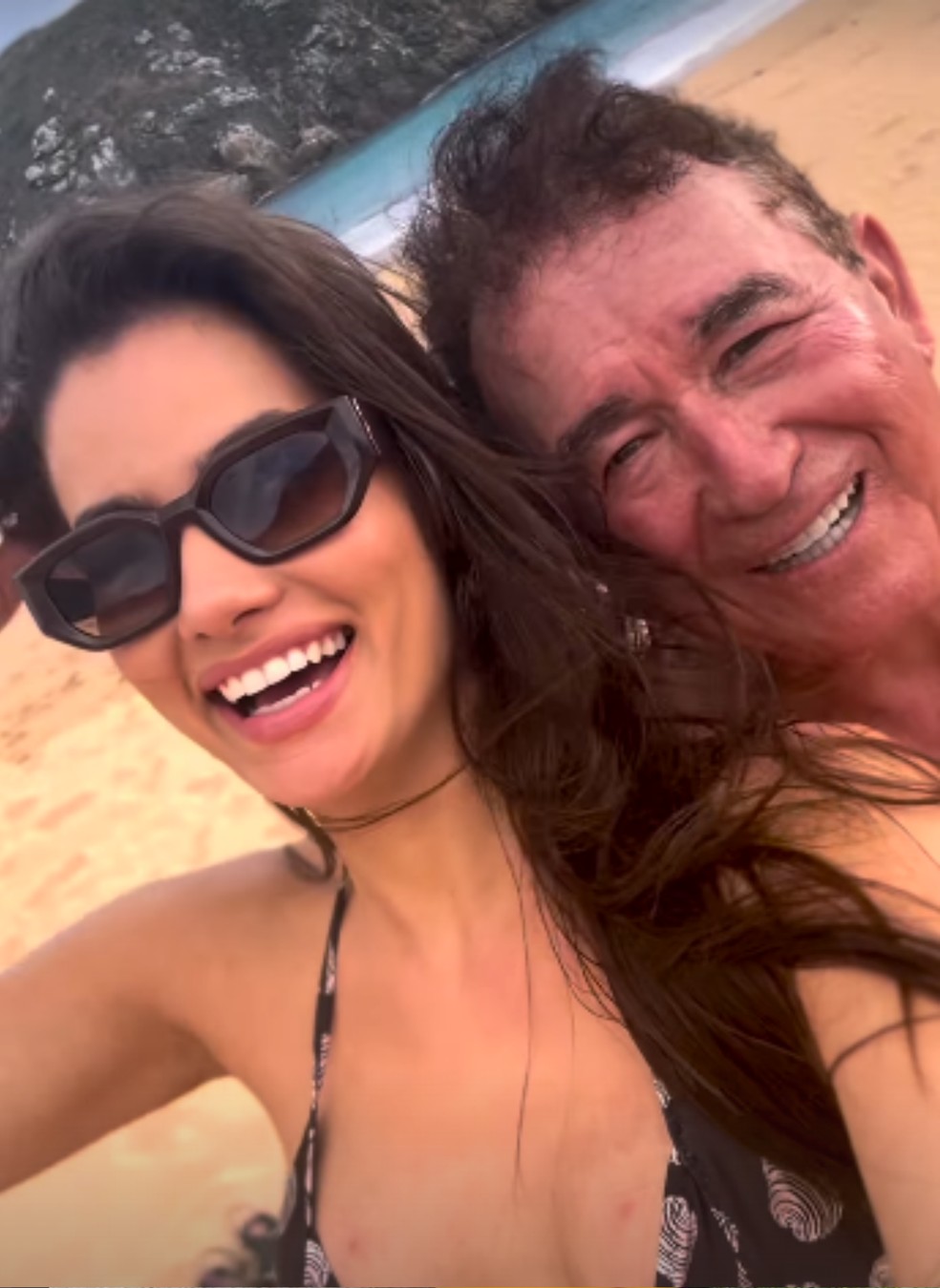 Namorada de Amado Batista mostra viagem romntica com o cantor em Fernando de Noronha  Foto: Reproduo/Instagram