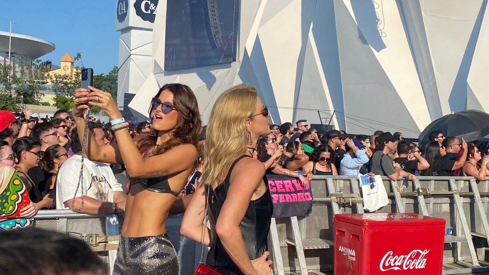 Isabeli Fontana curte show de Di Ferrero no Rock in Rio — Foto: Ricardo Ferreira