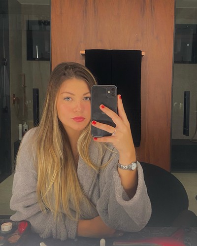 Sobrinha da Xuxa chega aos 18 anos e segue os passos da tia famosa