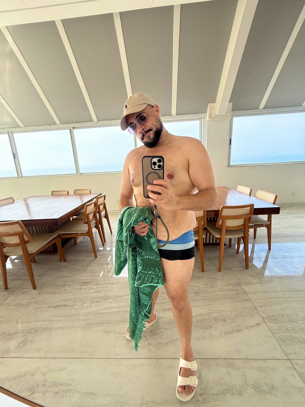 Tiago Abravanel posa de sunga ap&oacute;s perder mais de 23kg &mdash; Foto: Reprodu&ccedil;&atilde;o/Instagram