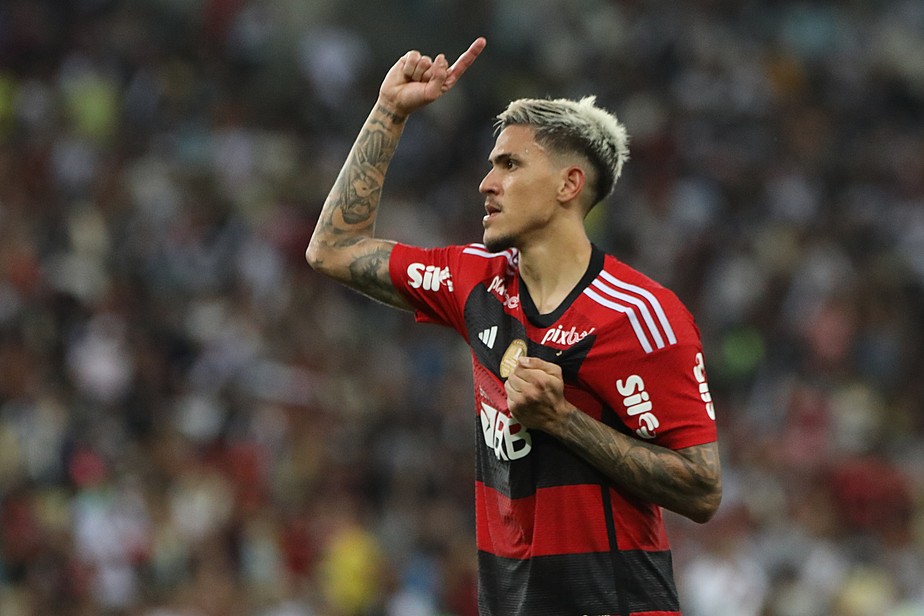 Volta de Pedro aos treinos do Flamengo é marcada por distanciamento de  Sampaoli, flamengo