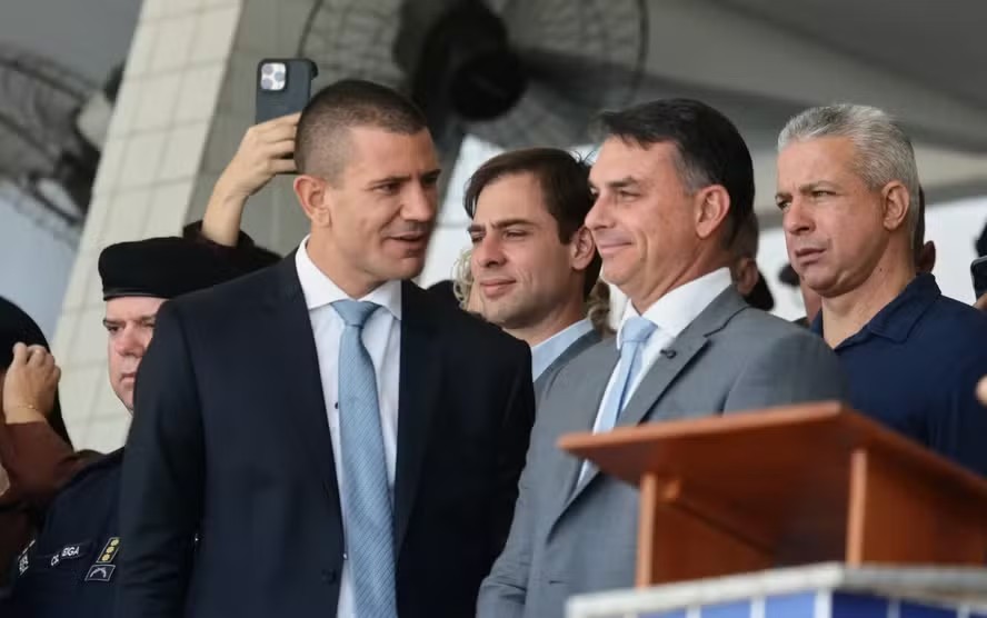 ‘Lula é o pai do Tigrinho’, diz Flávio Bolsonaro ao criticar medida provisória do governo para proibir bets