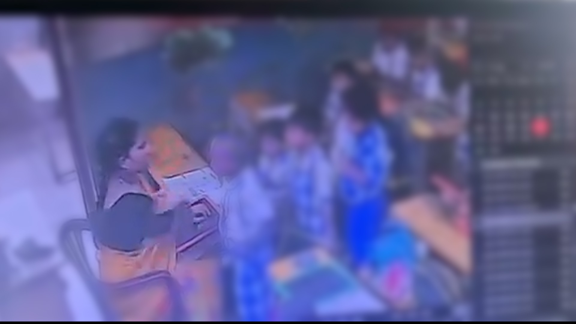 Menino de 6 anos repreendido com tapa por professora desmaia e morre diante dela em sala de aula; IMAGENS FORTES - QTU Questões do Universo