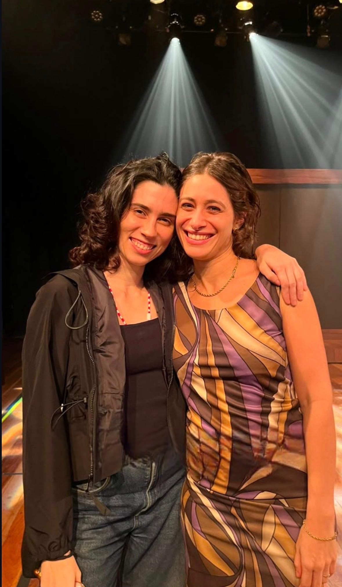 Atrizes que irão viver casal Cássia Eller e Maria Eugênia no cinema posam juntas