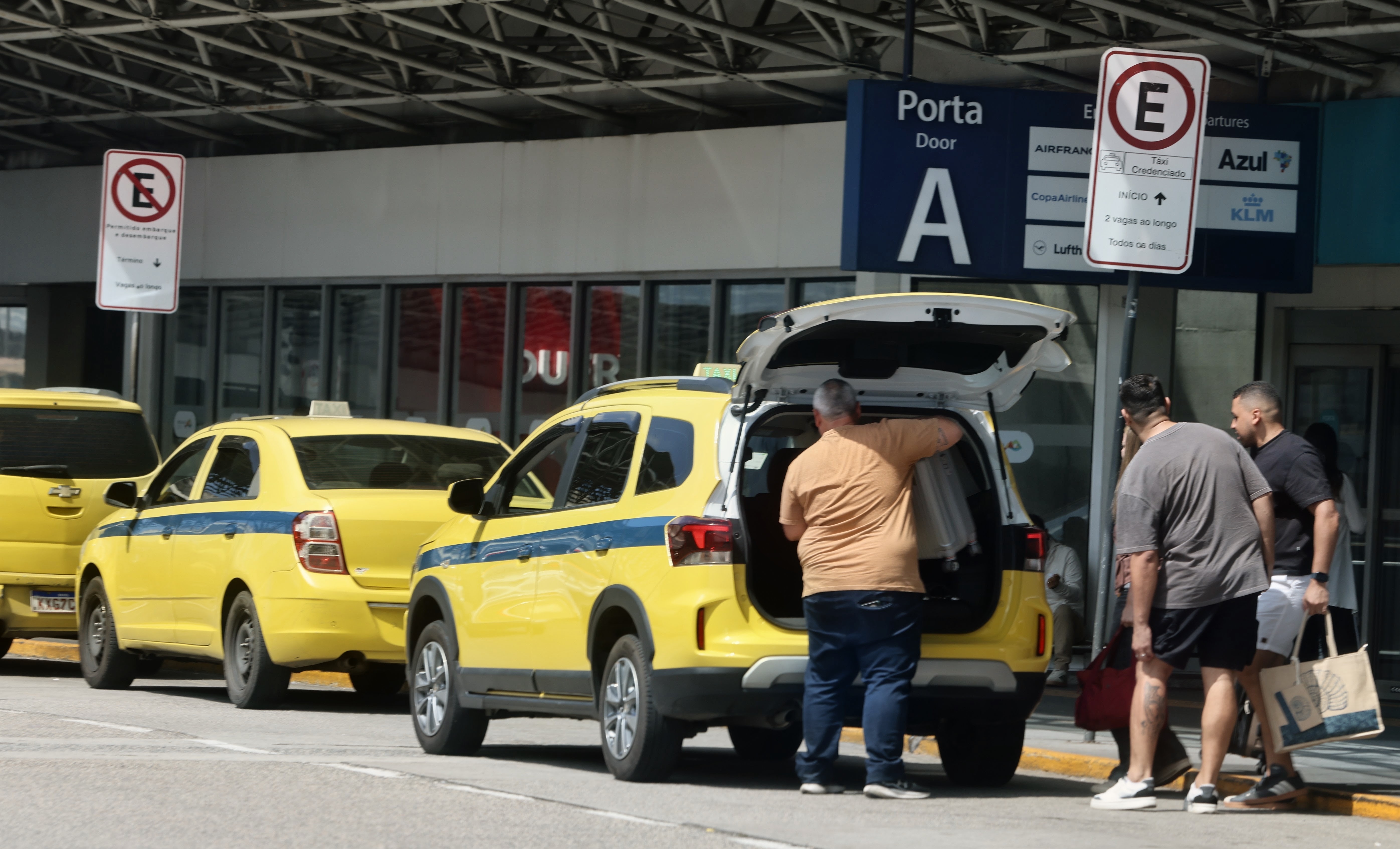 Veja dicas para não cair em golpes ao sair do Aeroporto do Galeão