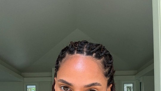 Modelo Juliana Nalú relata abordagens vexatórias em aeroportos e questiona 