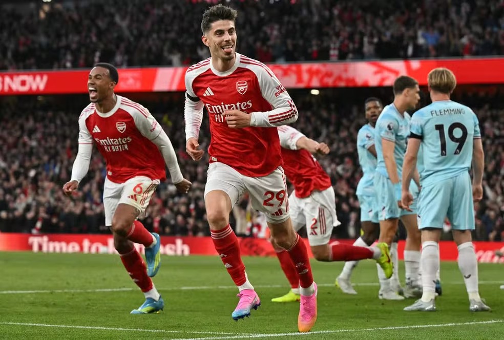 Kai Havertz, do Arsenal, comemora gol sobre o Burnley — Foto: Glyn KIRK / AFP
