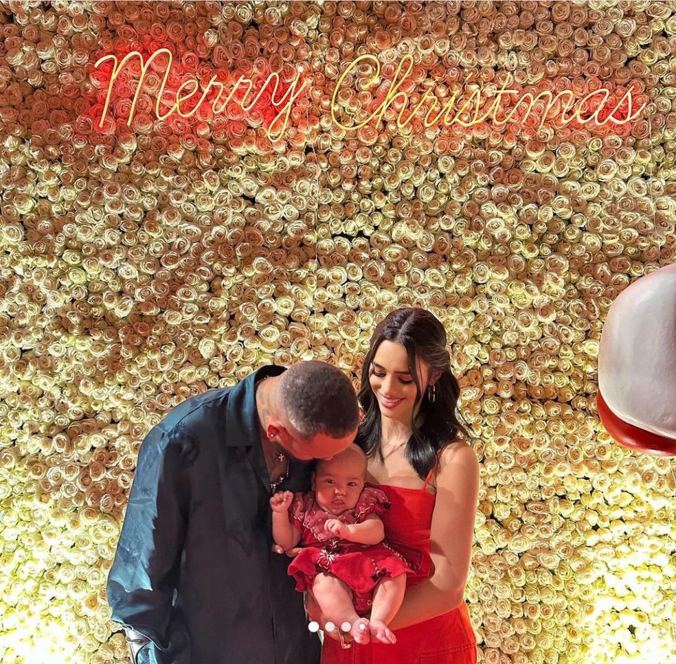 Neymar e Bruna Biancardi com a filha, Mavie, no Natal — Foto: Instagram