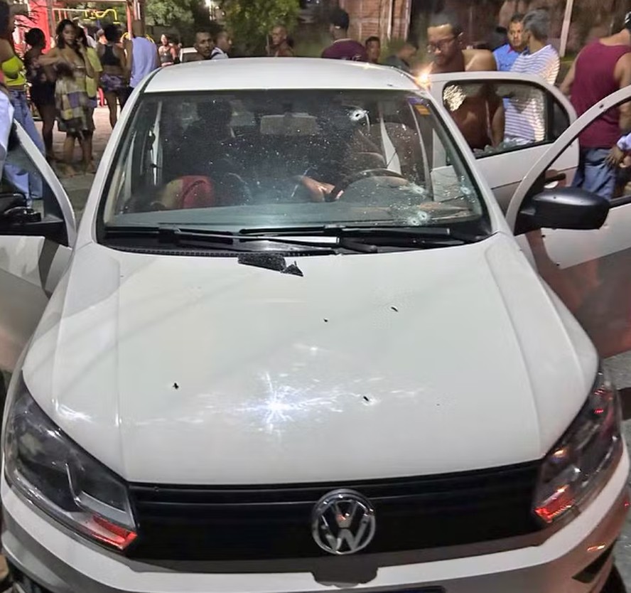 O carro onde estava a família
