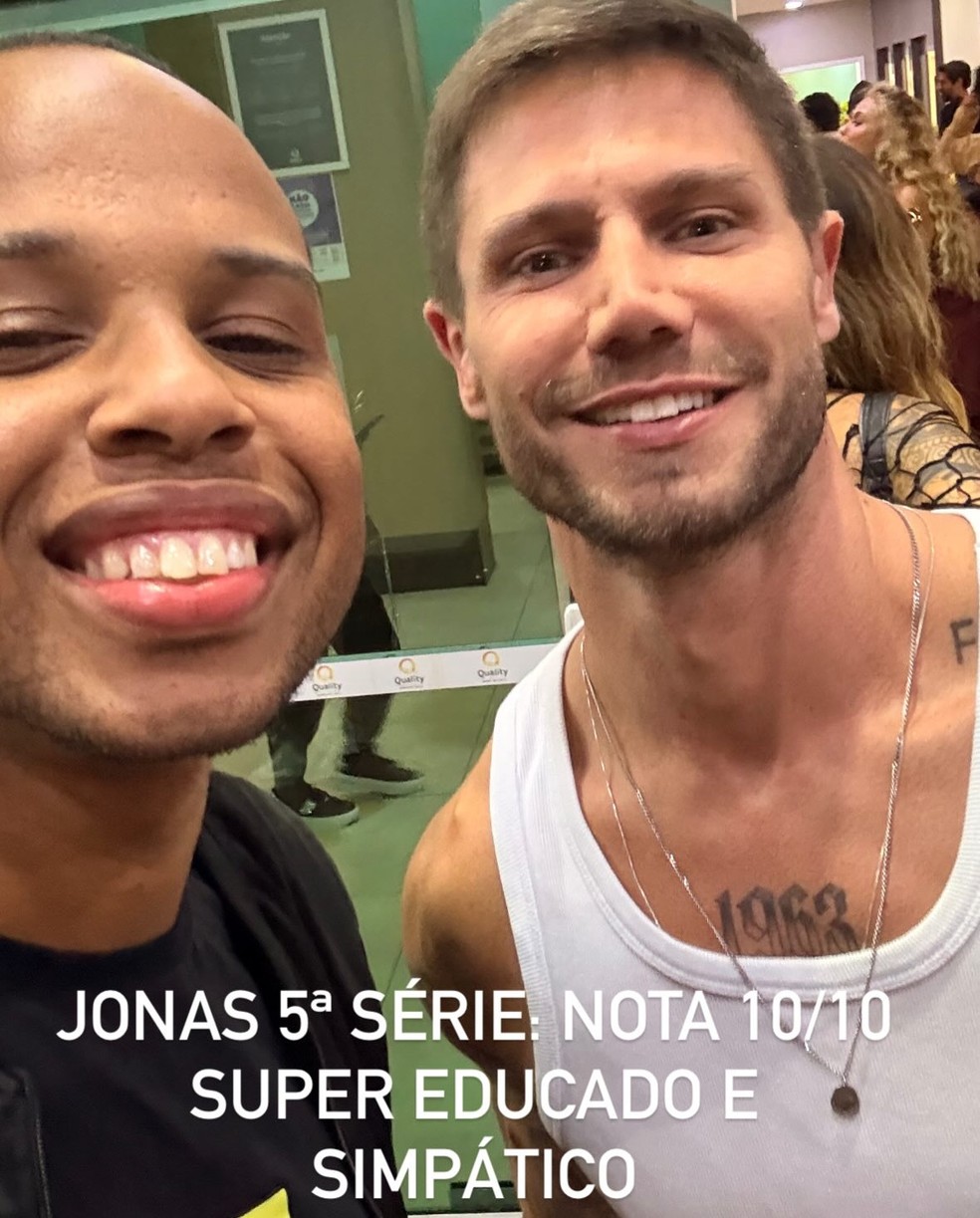 Fã viraliza ao dar notas para simpatia de ex-BBBs após encontro — Foto: reprodução/ instagram