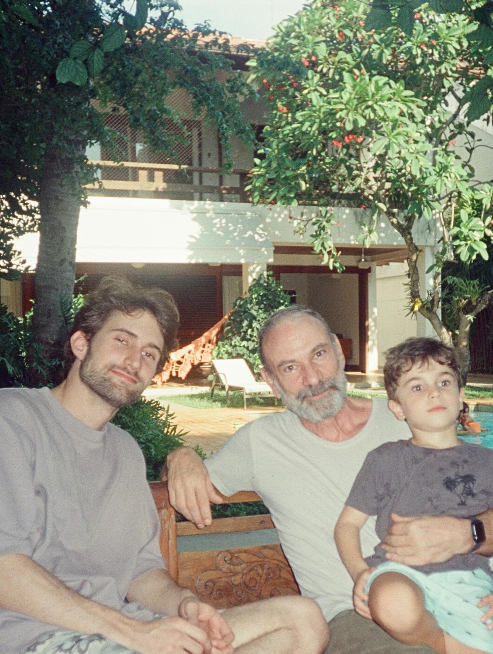 Filho de Adriana Esteves vive affair com filha de ator; veja quem é