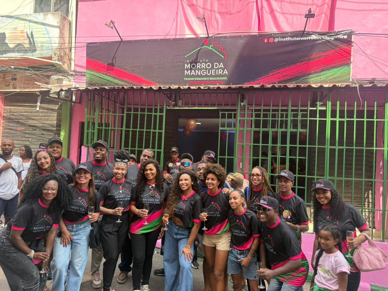 Evelyn Bastos apresenta nova fase do Instituto Morro da Mangueira com circuito de turismo comunitário - QTU Questões do Universo