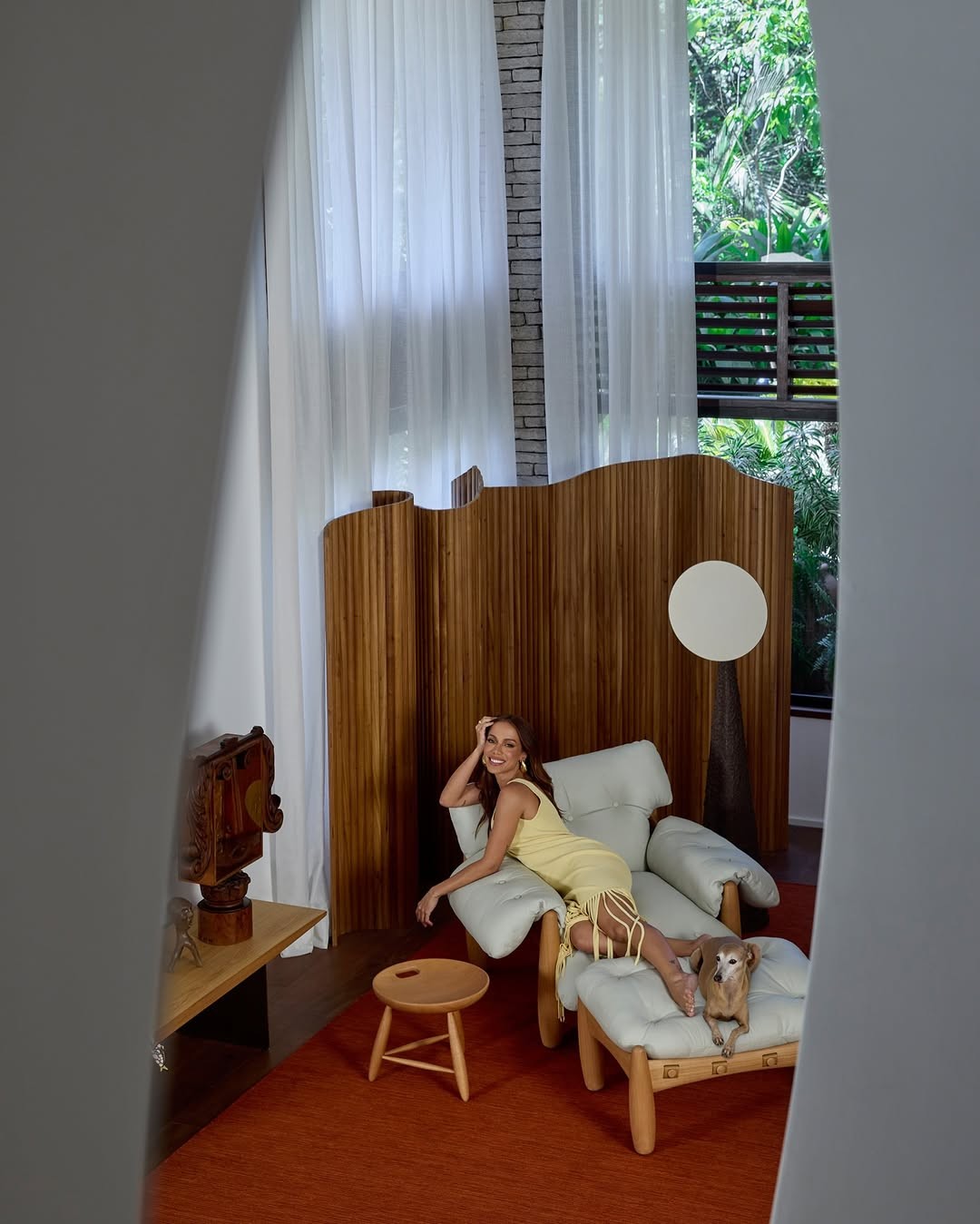 A mansão de Anitta no Itanhangá, na Zona Sudoeste do Rio, em fotos para a Casa Vogue — Foto: André Klotz/Reprodução/Instagram