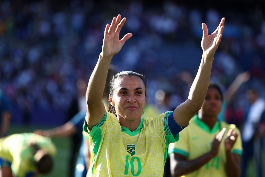 Arthur Elias convoca sele&ccedil;&atilde;o feminina para amistosos contra Jap&atilde;o com volta  de Marta: 'Se colocou &agrave; disposi&ccedil;&atilde;o'