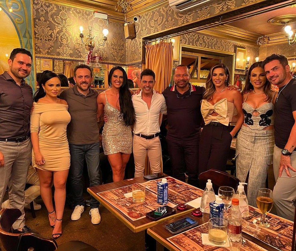Pai de Neymar e namorada jantam com Zezé Dicamargo, Graciele Lacerda e ex-jogador Falcão (à esquerda) — Foto: Instagram