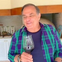 Ronnie Von tem adega para 4 mil vinhos — Foto: rep/ instagram