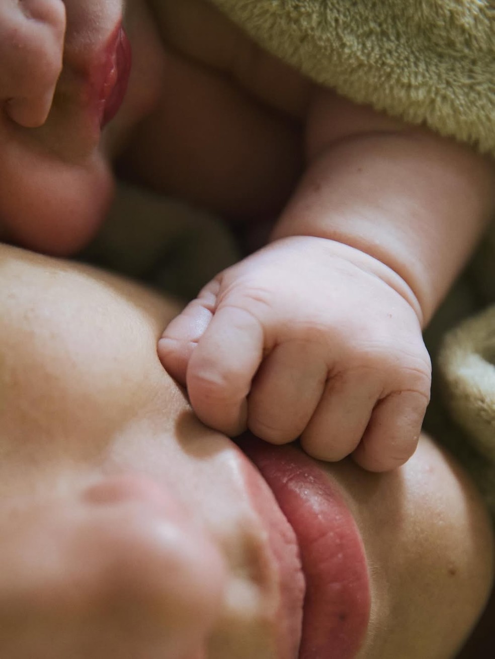 Nasce Zuza, filha de Rafa Kalimann e Nattan &mdash; Foto: Hanna Rocha Fotografia