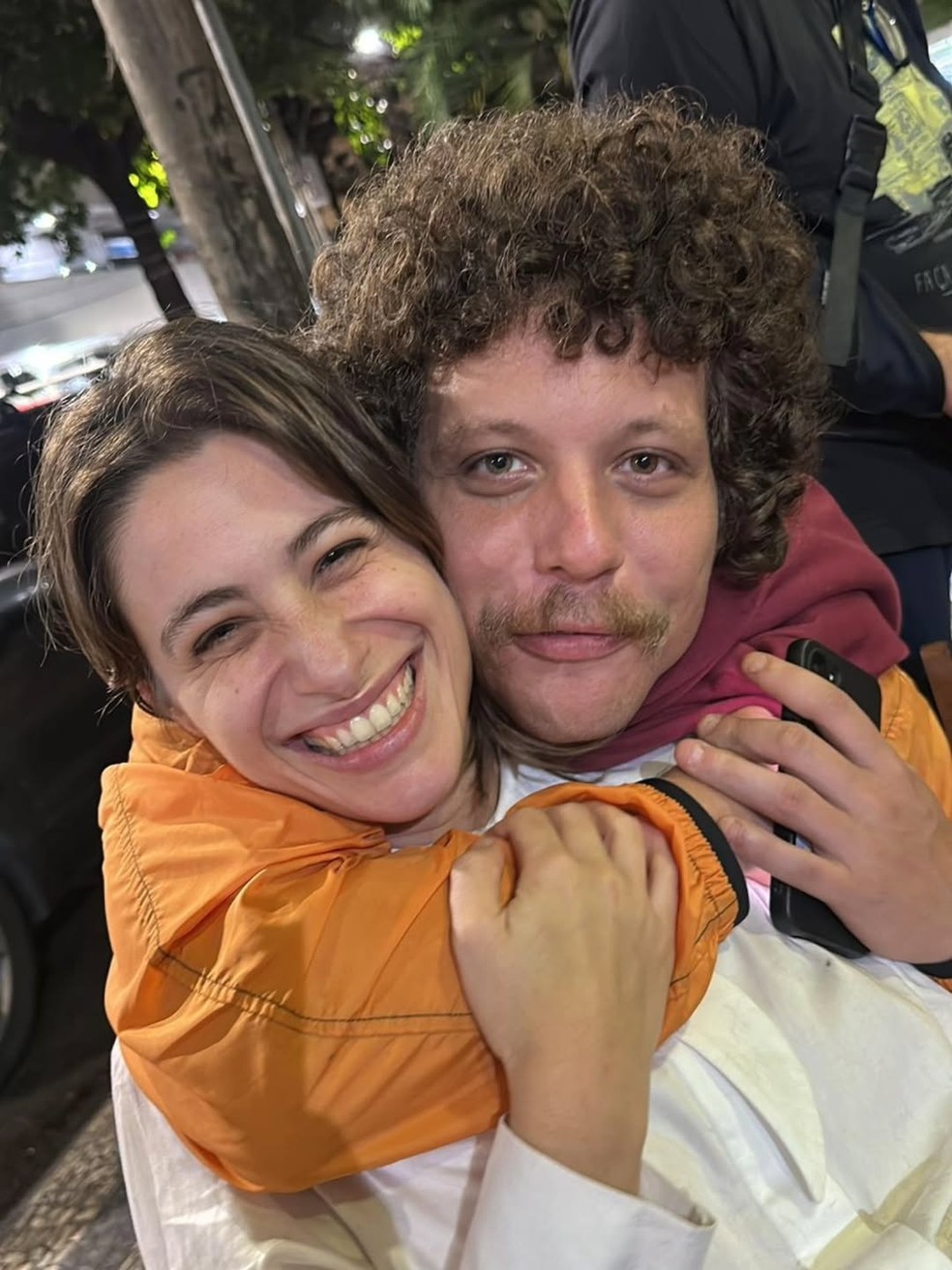 Filho de Cássia Eller posa em clima de romance com Luisa Arraes: 'O ...