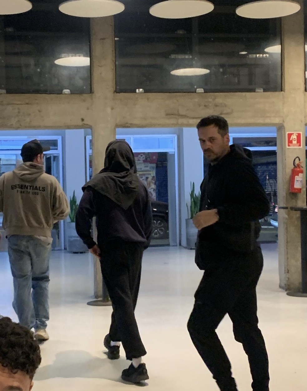 Em São Paulo, Harry Styles vai ao cinema e vê filme da ex-namorada, Olivia Wilde, diz fã — Foto: @m4dudinhaa/Reprodução/Instagram