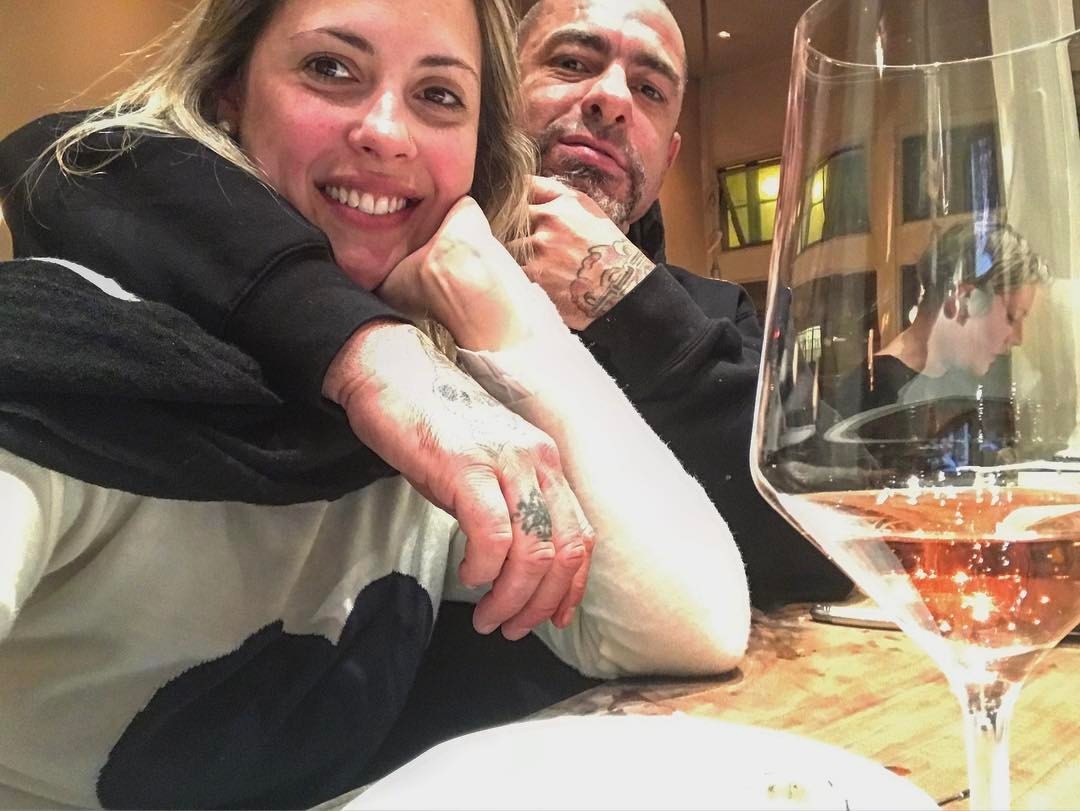 Henrique Fogaça com a esposa, Carine Ludvic — Foto: Reprodução/Instagram