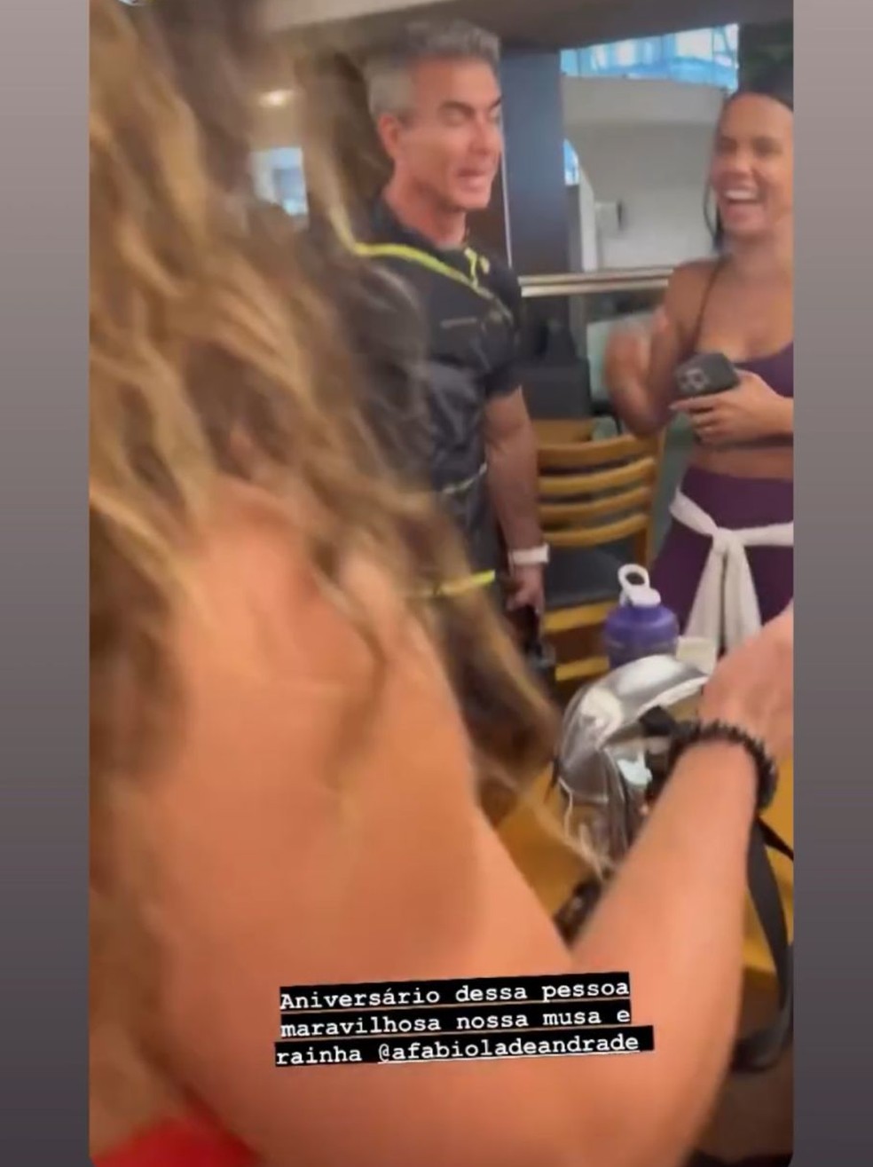 Fabíola de Andrade ganha festa surpresa e comemora aniversário ao lado de  Rogério de Andrade