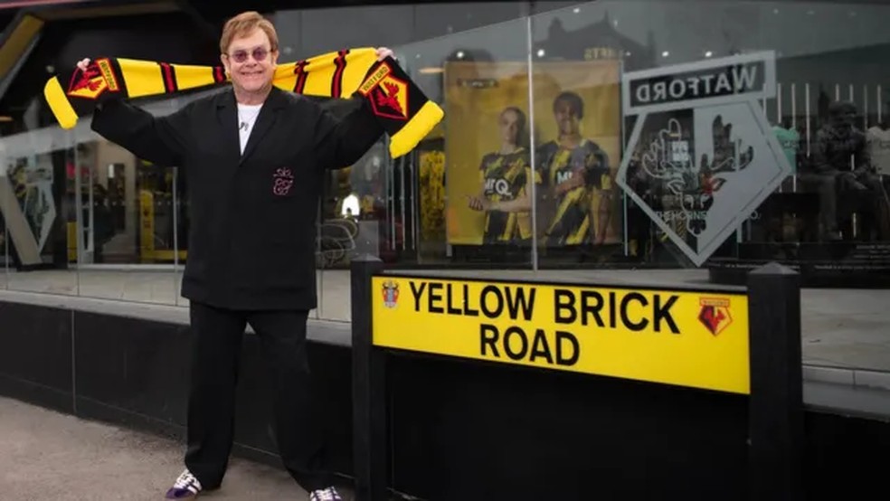 Elton John recebu homenagem do time em 2023 — Foto: Divulgação/Watford Football Club