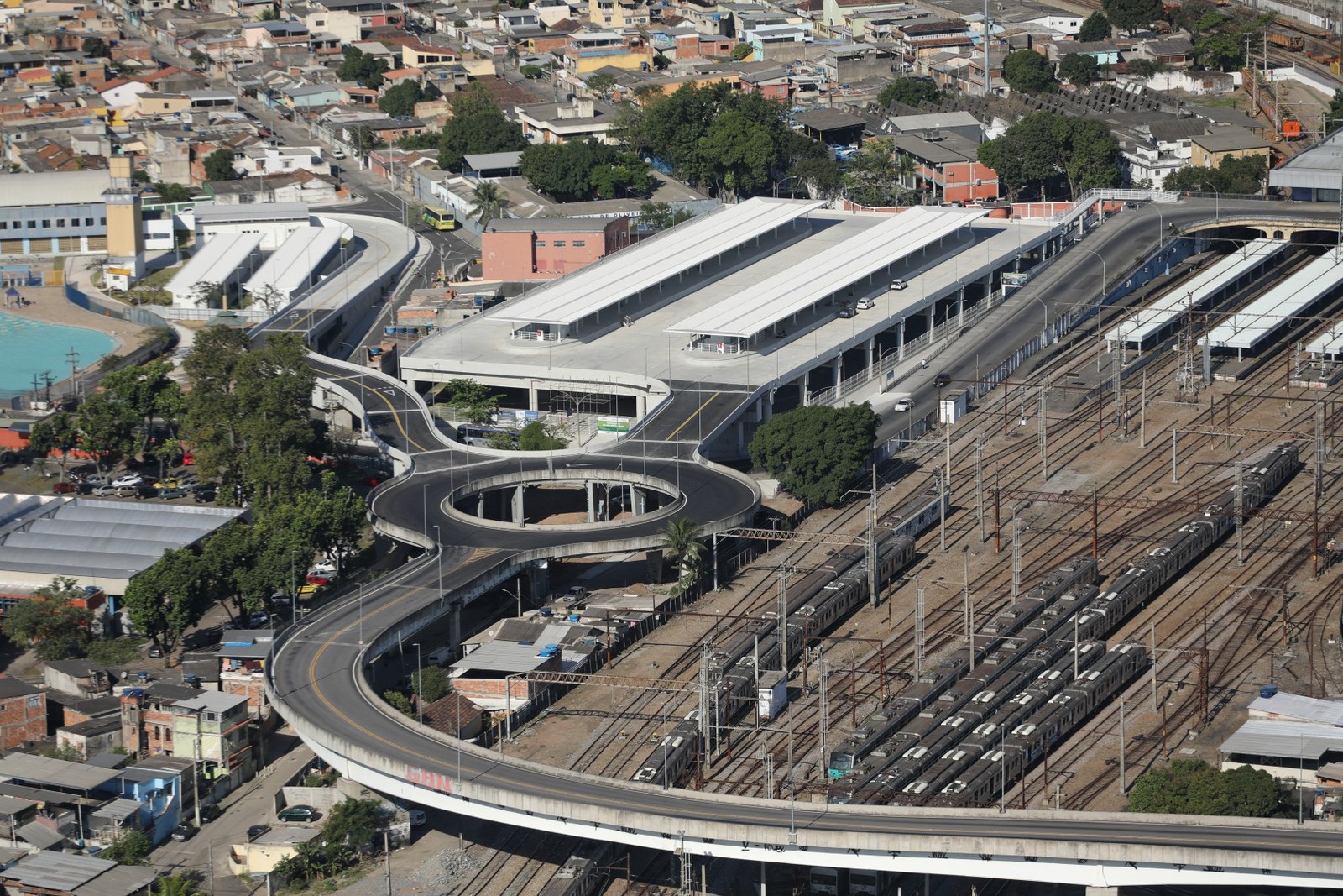 Terminal Deodoro do BRT é inaugurado, e Paes manda recado para a Câmara ...