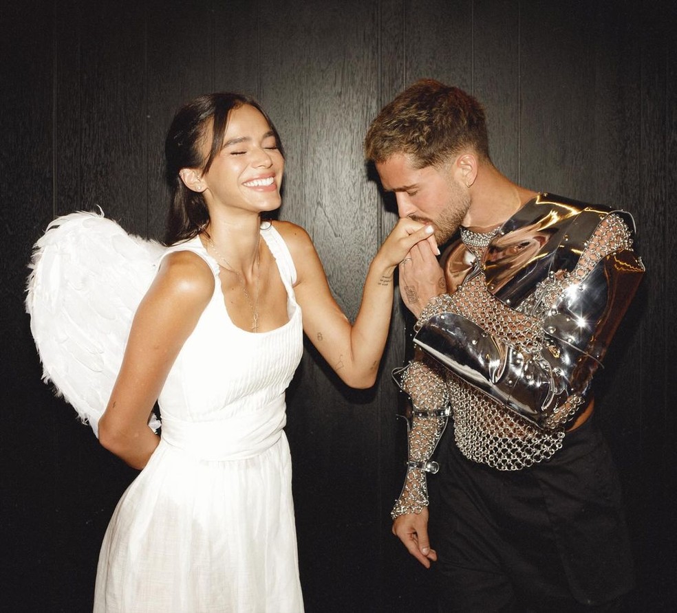 Bruna Marquezine curte foto de João Guilherme após término de namoro e fãs  apostam em reconciliação