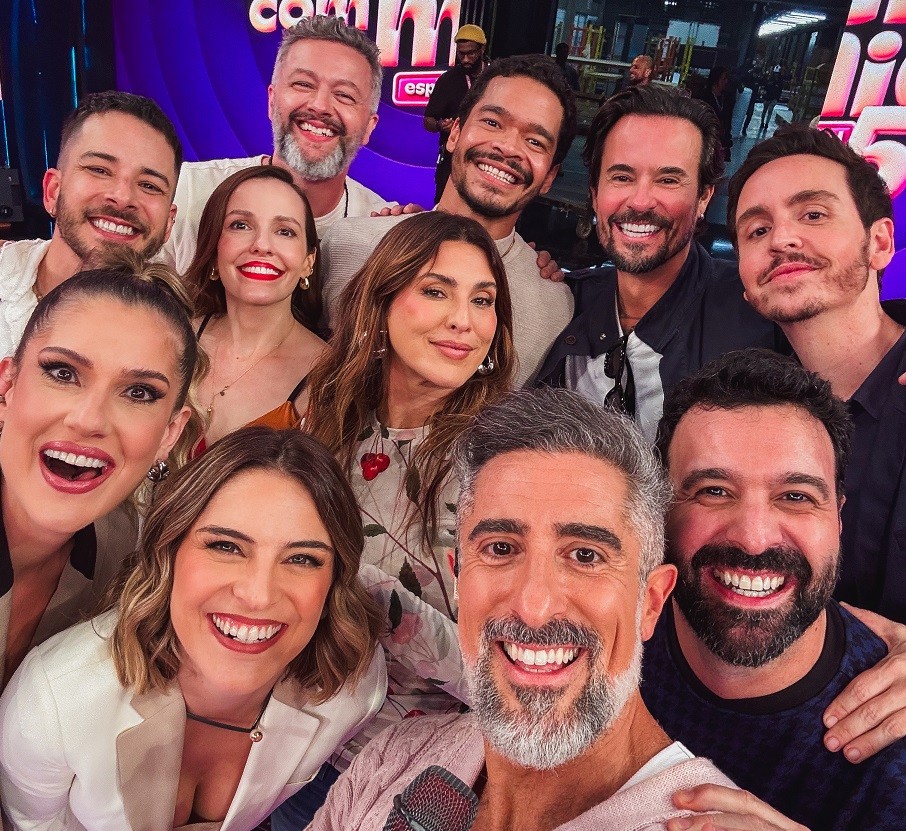Fernanda Paes Leme revela, durante reencontro do elenco de ‘Sandy e Junior’, que Paulinho Vilhena a levou para fazer sua primeira tatuagem