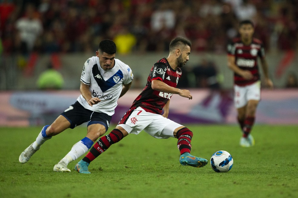 Flamengo enfrentou o Vélez na semifinal da edição passada — Foto: Guito Moreto