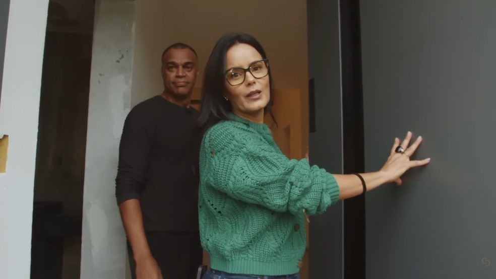 A mansão de Denílson e Luciele Camargo em São Paulo — Foto: Reprodução/Youtube