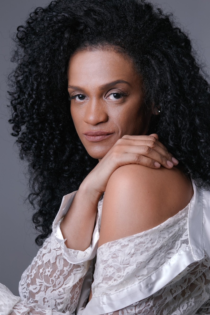 Cantora e atriz Flávia Santana