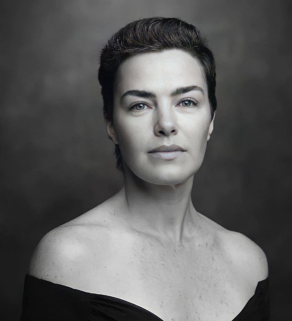 Ana Paula Ar&oacute;sio em ensaio sem maquiagem e cabelo curto aos 47 anos &mdash; Foto: Jairo Goldflus