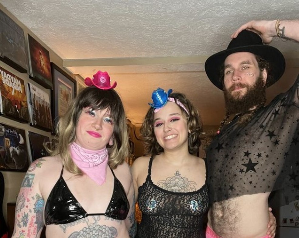 Dana (&agrave; esquerda) com Gaby e Eli: poliamor &mdash; Foto: Reprodu&ccedil;&atilde;o/Instagram