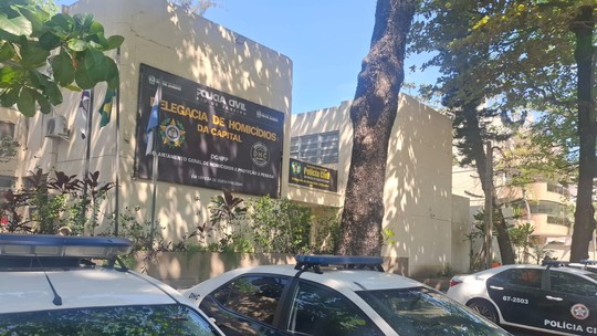 Idoso morre ao ser atropelado por suspeito que dirgia carro roubado na Zona Sudoeste do Rio Idoso morre ao ser atropelado por suspeito que dirgia carro roubado na Zona Sudoeste do Rio